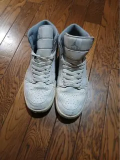 Jordan ホワイト ハイカットスニーカー