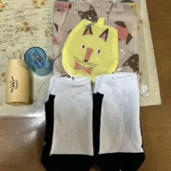 新品未使用☆白ソックス16～19cm2足他ディズニーポーチ&ミニタオル3枚