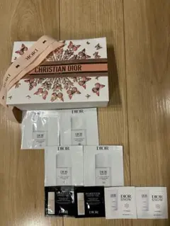 DIORギフトショッパー蝶デザイン　リボン付きDIOR 試供品　8点
