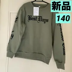 【新品タグ付き】男の子140トレーナー/裏起毛あり/袖に英字付き/カーキ❶