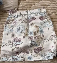 刺繍　花柄　台形　スカート　光沢のサムネイル