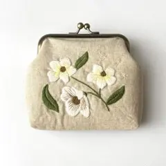 【#2】花刺繍がま口ポーチ：ハンドメイド╱ハーフリネン生地