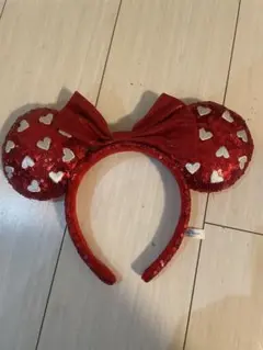 ディズニー　ミニー　赤いハート模様のカチューシャ