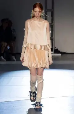 美品　アディアム　グリーンサテン　ワンピ　ドレスADEAM 新品未使用　2024