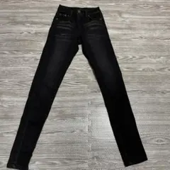 ブラック スキニーデニム ダメージ加工