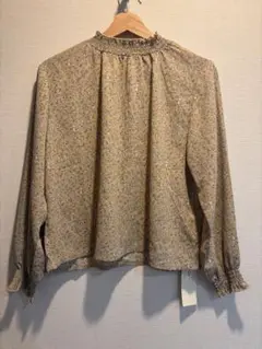 エヘカソポ　花柄シャーリングシフォンブラウス　新品　未使用