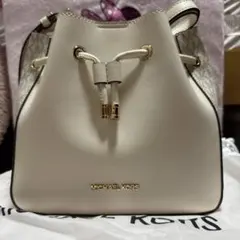 新品MICHAEL KORS PHOEBE バケットバッグ セージグリーン - メルカリ