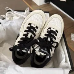 CHANEL スニーカー ホワイト ブラックのサムネイル