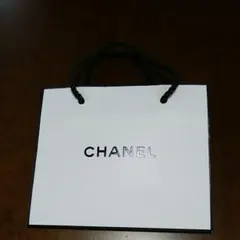 CHANEL　オードトワレ& ショップバッグ（中、小)2枚