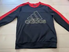 adidas 黒赤 ロゴ入り トレーナー