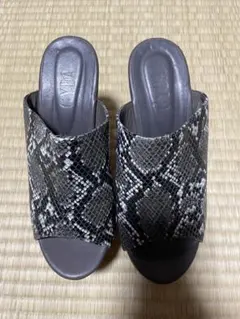 gyda パイソン柄厚底サンダル　Mのサムネイル