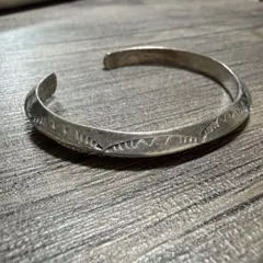 モロッコ直輸入】トゥアレグシルバーバングル一点物 - メルカリ