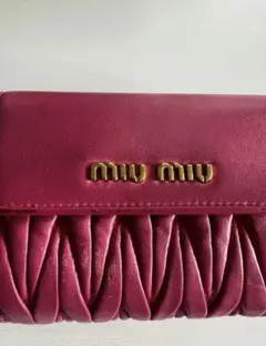 miu miu ピンク 二つ折り財布のサムネイル