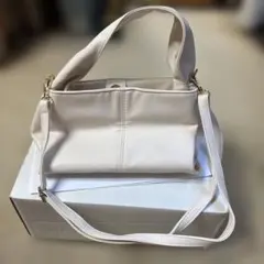 ホワイトショルダーバッグ　SHEIN