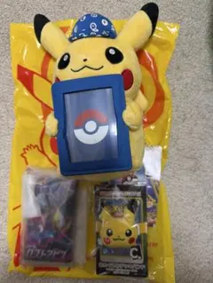 ぬいぐるみカードスタンドピカチュウ ポケカグッズくじ2022年