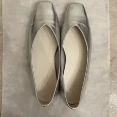 Launa lea フラットシューズ シルバー 24.5cmのサムネイル