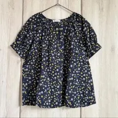 Afternoon Tea アフタヌーンティー花柄ブラウス　ネイビー　総柄のサムネイル