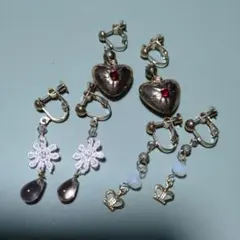 ④ゴールド色ハート型と花型のイヤリング３点セット