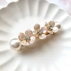 No.537 ハンドメイド　小さめパールフラワーバレッタ（ピンク）