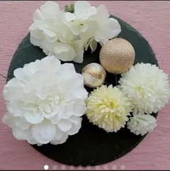 白ダリアに白とクリーム色のピンポンマムと和玉かんざしの髪飾り