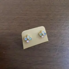 花形オパール風ストーンピアス