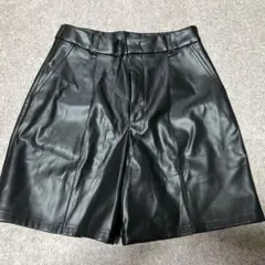GU ブラック フェイクレザー ショートパンツ Lサイズ