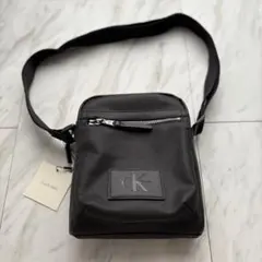 Calvin Klein ショルダーバッグ　ロゴ クロスボディ　ブラック