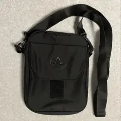 adidasコンパクト　バック