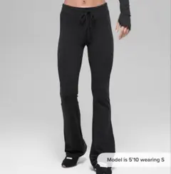 alo yoga Sway Bootcut スウェットパンツ 黒のサムネイル