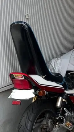 nc39用三段シート CB400SF NC39 NC42 全年式共用 チョビ三段シート 黒エナメル 金