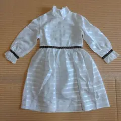 ほぼ新品未使用　ガールズ　白サテン ストライプドレス 花柄リボン付き　発表会