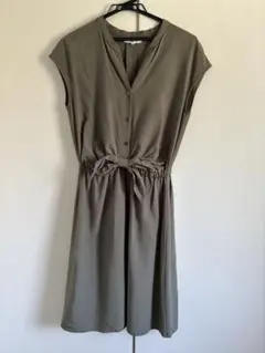 NATURAL BEAUTY BASIC カーキ ノースリーブ ワンピース Sのサムネイル