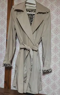 ZARAベージュ トレンチコート 裏レオパード柄