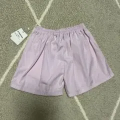 薄いピンクのハーフパンツ