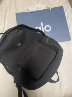 レア　♡ alo yoga シルバー　バックパック　リュック レア ♡ alo yoga シルバー バックパック リュック - メルカリ