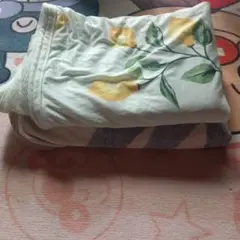 花柄タオルケット ホワイトとブルー