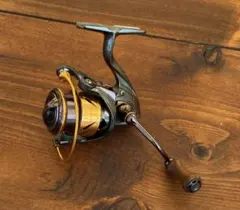 スピニングリール　1200S トラウト　ウッドノブ　ワンピースベール　渓流釣り