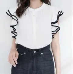 natural couture 配色ラッフルスリーブブラウス　アイボリーのサムネイル