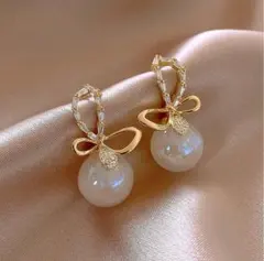 ♥️新商品♥️おしゃれ　蝶々　レディース ピアス　プレゼント　ゴールド　パール