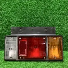 エルフ タイタン ダイナ右テール　NKR85 220-21366 ア529のサムネイル