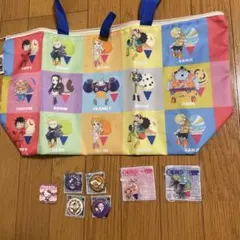 サーティワン　ワンピースバック＆チャーム2個ハローキティ　オリジナル缶バッジ4個