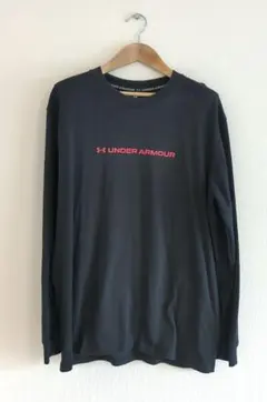 UNDER ARMOUR ブラック ロングスリーブTシャツ