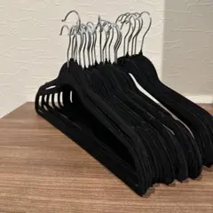黒いベルベット衣類ハンガーセット