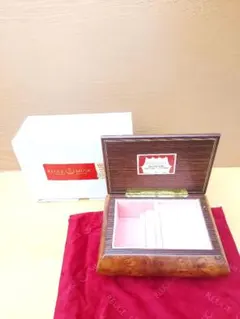 Item thumbnail for item 8a3f1332-5b1d-4e96-9fd1-dac0f6b0fe6b