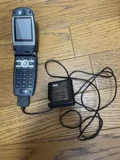 NTT docomo P901i 本体 携帯電話　充電器付き NTT DoCoMo FOMA P901i 黒/赤 レアメタル - メルカリ