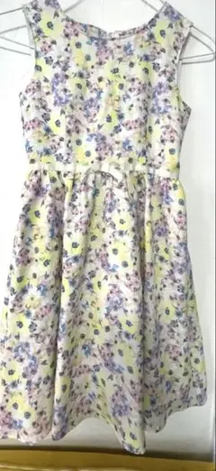 アーヴェヴェ 花柄 ノースリーブ ワンピースのサムネイル