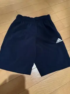 adidas ネイビー 半ズボン