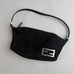 【美品】FENDI フェンディ ジャージー ショルダーバッグのサムネイル