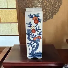 鍋島焼　青山窯　角型 花瓶 染付 花図のサムネイル