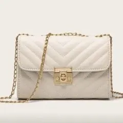 【新品】キルティングチェーンショルダーバッグ　ホワイト　白